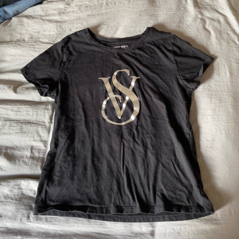 Black tee